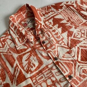 Hilo Hattie Hawaiian Shirt Men's Small Made in Hawaii Tribal Aloha Button Up